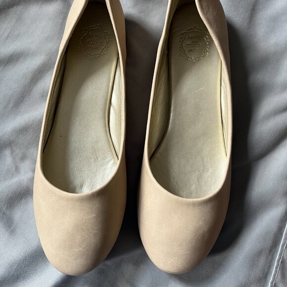 Ollio Women's Size 9 Beige Ballet Flats - new in box - Picture 1 of 8